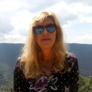 Meet your Posher, Denise